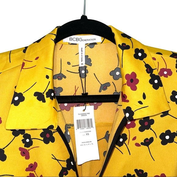 BCBGeneration NWT Yellow Floral Print Collared Wrap Front Blouse Xsmall Women’s - Picture 3 of 13